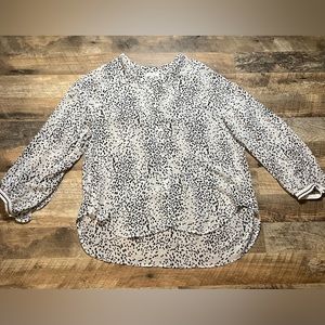 Women’s Black and White Blouse